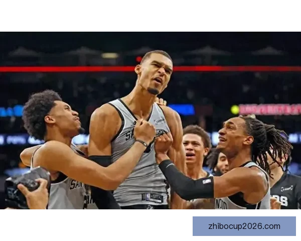 文班大放异彩近25战23胜赢得赞誉 被誉为联盟新影响力 马刺王朝复兴可期